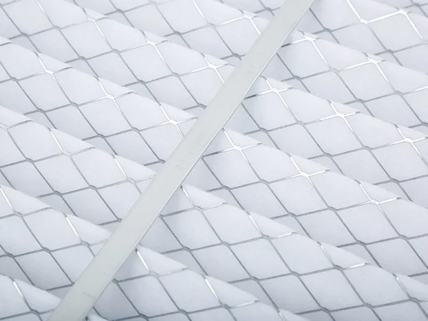 Coarse air filter with mesh-covered outlet