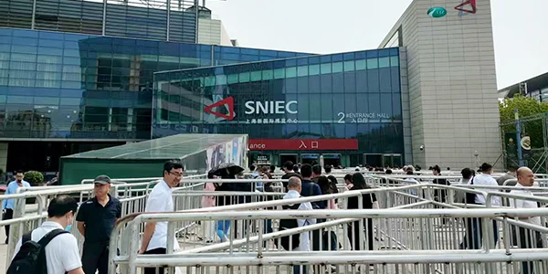 Many people queuing to enter the exhibition hall